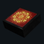 Guld Mandala och Red Minnesask<br><div class="desc">Förvara dina skatter eller ge en förmånslåda till någon som en vacker gåva. Nu finns det möjlighet att välja trä ramar. Många utformningar för olika tillfälle finns i min butik.</div>