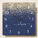 Guld marinblå Glitter-skript Monogram Girly Namn Fyrkantig Klocka<br><div class="desc">Monogram Namn Clock för Guld och Navy Blue Gnistra Glitter. Det gör perfekten söt 16-årsjubileum,  bröllop,  möhippa,  årsdag,  babydusch eller bachelorette-fest för någon som glam lyxen och chic stilar i kärlek.</div>