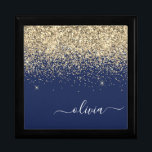 Guld marinblå Glitter-skript Monogram Girly Namn Minnesask<br><div class="desc">Glitter vid marinblått och Guld-Gnistran skriver Monogram Namn judisk Keepsakbox. Det gör perfekt studenten,  födelsedag,  bröllop,  möhippa,  årsdag,  babydusch eller bachelorette-fest till någon som glam lyx och chic stilar.</div>