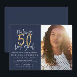 Guld marinblått 50-brans fotofödelsedag<br><div class="desc">Skapar 50-brans fotofödelsedagsinbjudan. Modern text i manus,  marin blå text och guld-effektdesign. En del av en samling.</div>