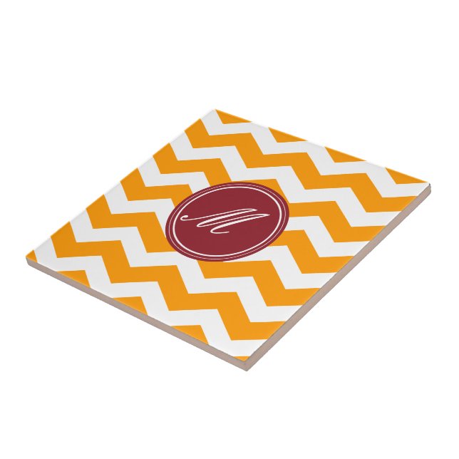 Guld & Maron Chevron med Monogram Tile Kakelplatta (Sidan)