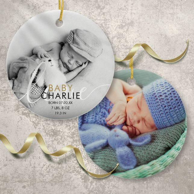 Guld-meddelande om foto-skriptet Baby Julgransprydnad Keramik (2 Photo Script Baby Birth Stats Announcement Ceramic Ornament)