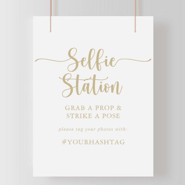 Guld minimalistisk kalligrafi selfie stationsskylt poster (Skapare uppladdad)
