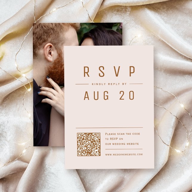  Guld Modern Chic - enkel typkontroll QR-kod OSA Kort (Blush Gold Modern Chic Simple Typography QR code RSVP Card)