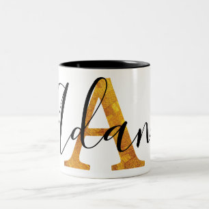 Guld- Monogram med personlignamn Två-Tonad Mugg
