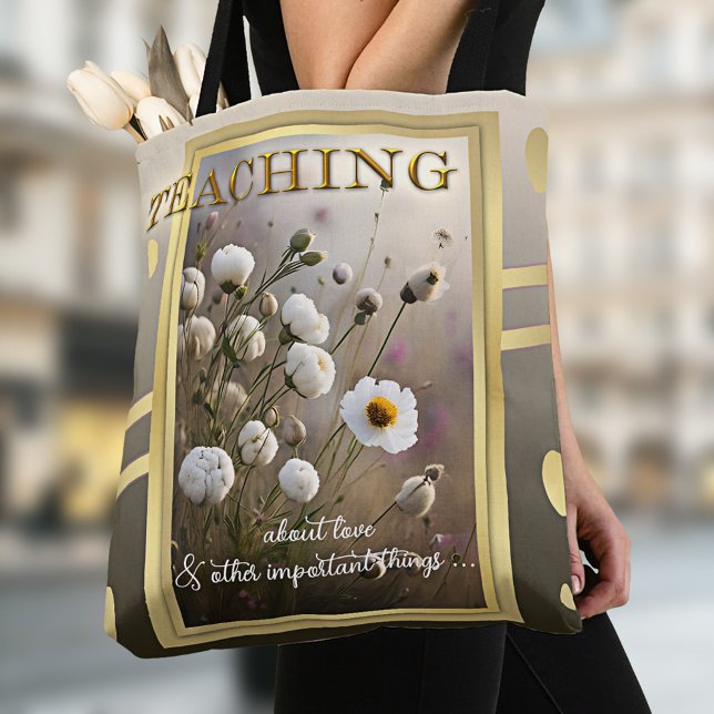 Guld Nature Blommigt Teacher Tygkasse (Elegant tote bag featuring a field with flowers. The text is optional. Beautiful for a teacher)