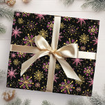 Guld och Black Winter Snöflingor Presentpapper<br><div class="desc">Denna elegant och denna glamorösa papper är mångsidig och kan användas för ge gåvor eller konstprojekt och hantverksprojekt. Det är idealiskt för alla tillfälle som jul, födelsedagar, bröllop, möhippor, babyduschar, årsdagar eller allmänna gåvor. Konstruktionen har vattenfärgsfärg rosa och guld faux glitter snöflingor och gnistor mot svart bakgrund. Grafik efter www.etsy.com/uk/shop/SunflowerDayLove...</div>