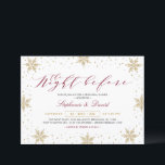 Guld och Burgundy Red Winter Rehearsal Middag Part Inbjudningar<br><div class="desc">Fira din speciella dag med den här vintermiddagsinbjudan. Den här designen har snyggt-typografi,  snöflingor och gnistor i guld & burgundröd färg-kombinationer. Perfekt för ett vintertema eller en repetitionsmiddag vid jul i bröllop. Fler inbjudningar och party-förråd finns tillgängliga i min butik BaraBomWedding.</div>