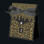 Guld och fläckig presentaskar<br><div class="desc">Vacker favoritlåda med tryckta gyllene paljetter med diamant på ovansidan och leopardmönster på framsida och baksida.  Personlig monogrambokstav är i en gyllene ram och svart bakgrund. Det är perfekt för alla tillfällen som födelsedag,  bröllop,  årsdag och mer</div>
