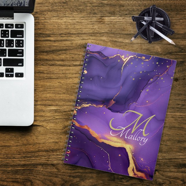 Guld och Lila Agate 💜 Elegant-skript, monogram Anteckningsbok (Gold and Purple Agate 💜✨Elegant Script Monogram Notebook |  Try on your monogram on screen now!)