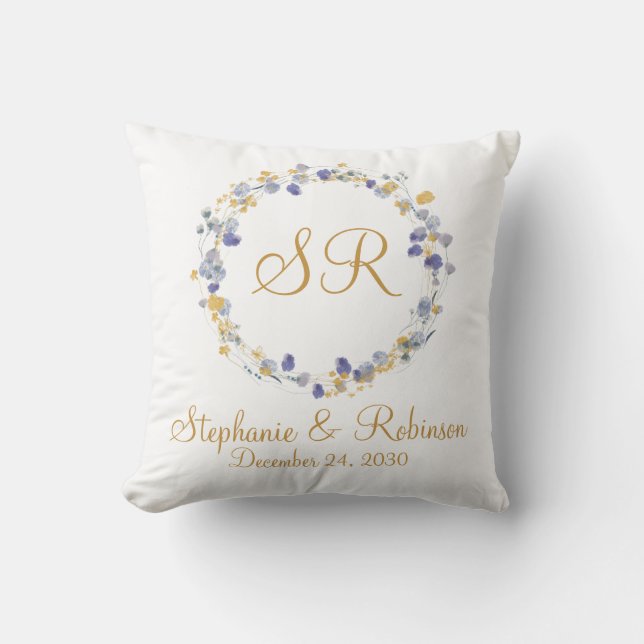 Guld och lila blomster monogram logotyp bröllop  kudde (Framsida)