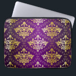 Guld och lila vintage mönster laptop fodral<br><div class="desc">Elegant guld vintage blommigt i  fördärvar mönster mot lila.</div>