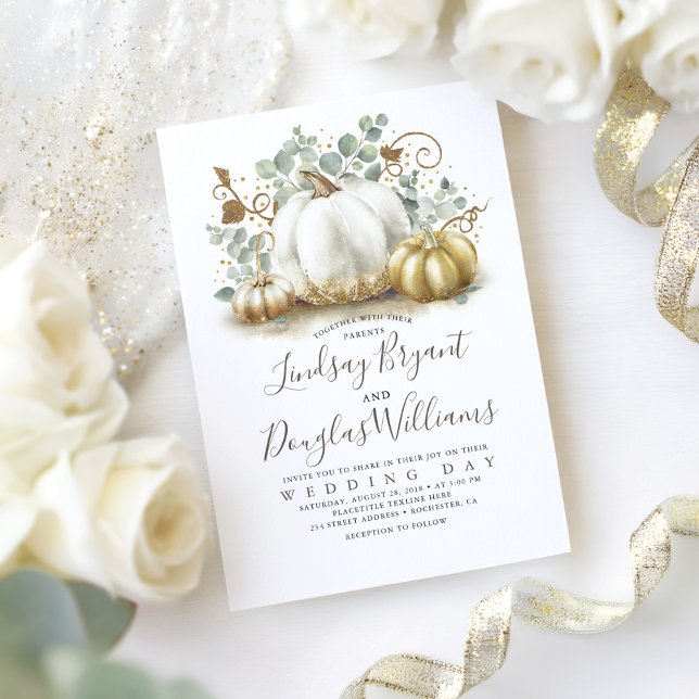 Guld och vit pumpor Rustic Modern Fall Wedding Inbjudningar (White Pumpkins Fall Wedding Invitation)