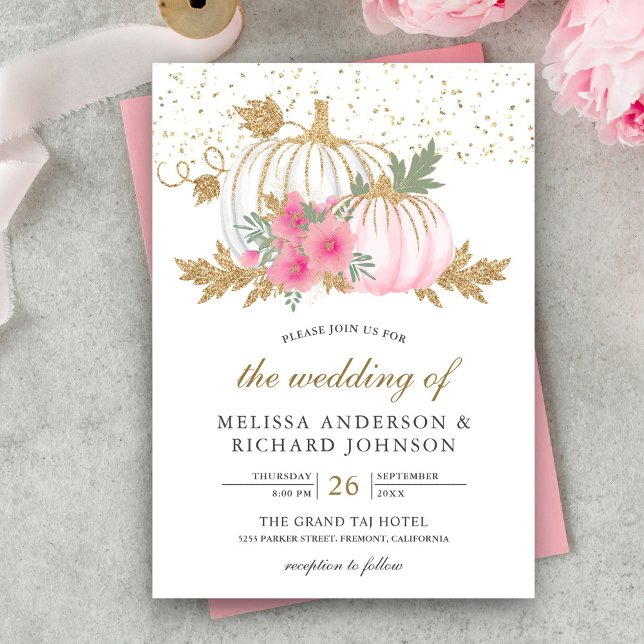 Guld och White Pumpkin Rosa Blommigt Fall Wedding Inbjudningar (Skapare uppladdad)
