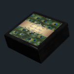 Guld Peacock Smyckeskrin<br><div class="desc">Peacock-presentboxen med vacker bakgrund för pålfjädrar och guld-jewelcentret. Anpassa med texten i valfritt teckensnitt stil och färg.</div>