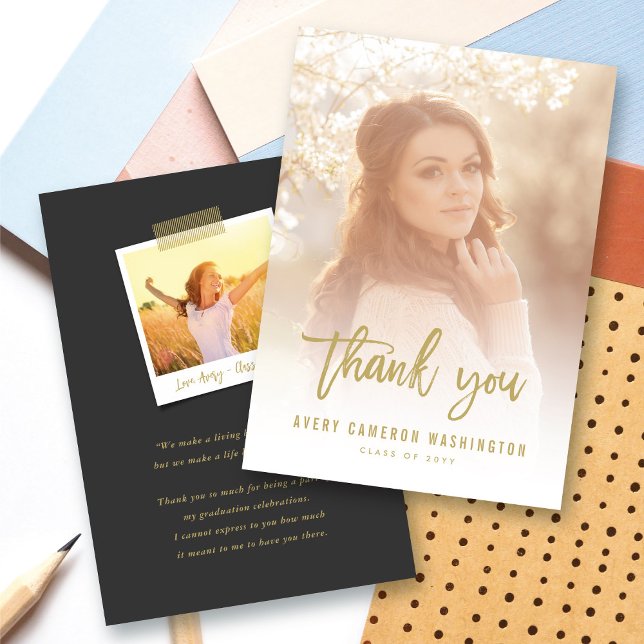 Guld-penselskriptkalligrafifoto Studenten Tack Kort (Gold Brushed Script Calligraphy Photo Modern Graduation Thank You Card @ zazzle.com/color_therapy)