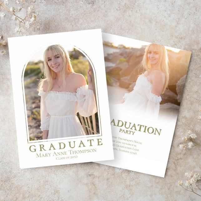 Guld Photo Arch Studentfest Classic Inbjudningar (Gold typography photo graduation invitation template. )
