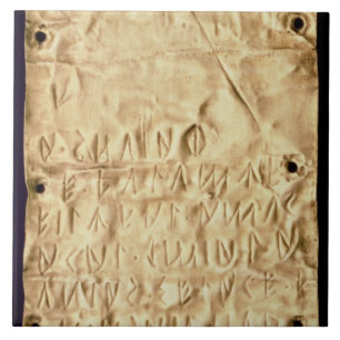 Guld pläterar med "den kort" Etruscan inskriften, Kakelplatta
