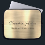 Guld Professionell Metallic Monogram Business Laptop Fodral<br><div class="desc">Modern Guld Girly Makup and Hair Beauty Salon Faux Metallic Stainless Elegant Monogram Promotional Laptop Bag eller Sleeve Promotional (promo) Annons Fodral. Den här affärsdatorn för professionell i klass fodral kan anpassas så att den omfattar ditt monogrammade skript namnteckning namn och befattningsyrke eller befattning.</div>