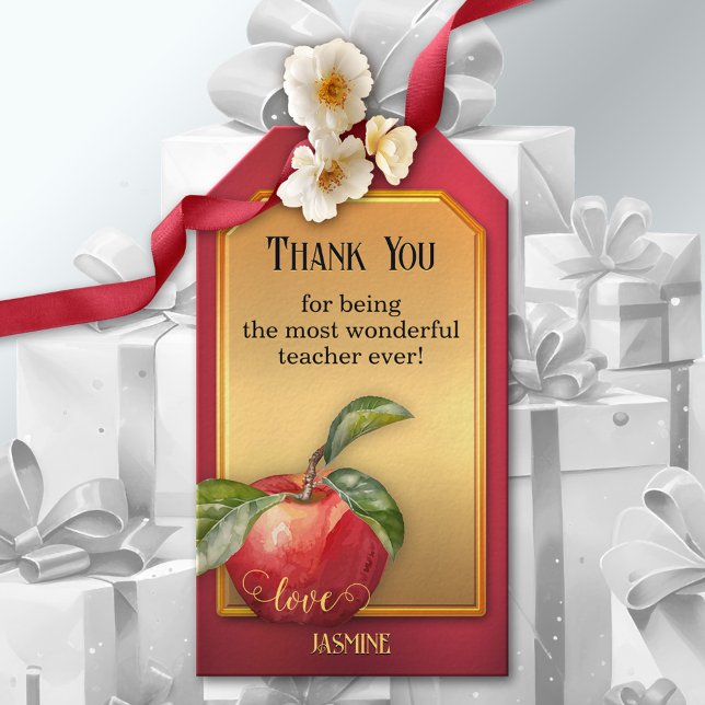 Guld Red Apple Teacher-uppskattning Presentetikett (An elegant Teacher Thank You gift tag featuring a red apple on a red burgundy with gold design)