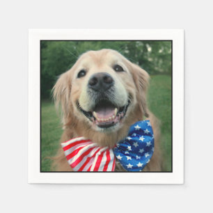 Guld- Retrieverhund i flugaindependence day Pappersservett