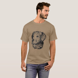 Guld- retrievervalpporträtt i svartvitt t shirt