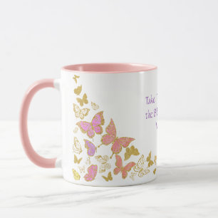 Guld Rosa Butterfly tar sig tid att se skönhet Mugg