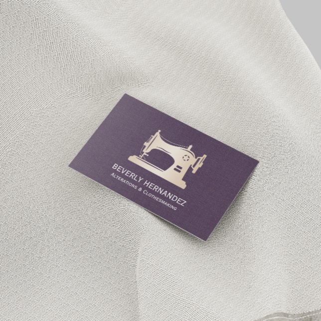 Guld Sewing Maskin Seamstress Lila Linen Visitkort (Skapare uppladdad)