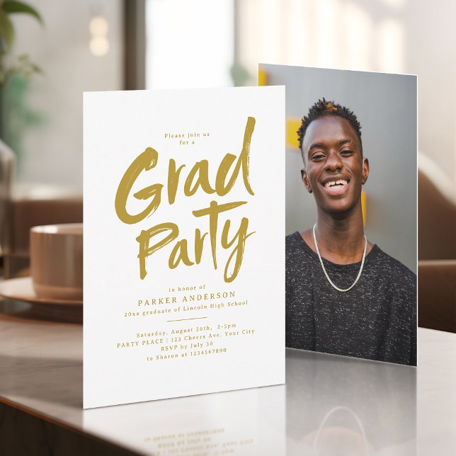Guld Simple Modern Push Script Grad Party Inbjudningar (Gold Simple Modern Brush Script Grad Party Invitation)