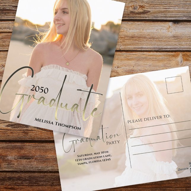 Guld-skript för Student-minimalistisk fotomall Vykort (Elegant Graduation photo invitation postcard with a 2-photo template. )