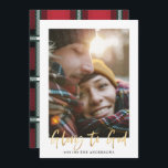 Guld-skript gloria till gud röd tartan-foto julkort<br><div class="desc">Guld-manuset till helgdag av gud snyggt med röd tartanbakerdesign. Utrymme för enstaka foto.</div>