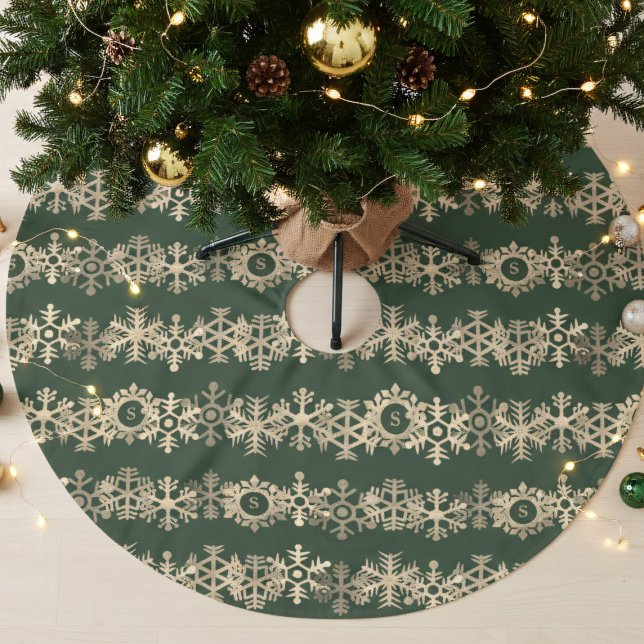 Guld Snöflingor Forest Grönt Julgran Skirt Julgransmatta Borstad Polyester (A rich forest green christmas tree skirt with gold snowflakes and your initial.)
