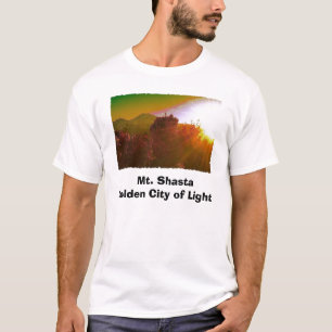 Guld- stad för Mt. Shasta av ljust Tee Shirt