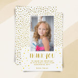 Guld Stars Faux Glitter Birthday Kids Girl Photo Tack Kort<br><div class="desc">Guld Stars Faux Glitter Birthday Kids Girl Photo Tackto you Card. Tack för att du får ett kort för dina vänner och din familj. Ladda upp fotot och anpassa kortet med ditt namn och din text. Kortet har gyllene stjärnor och faux glitter-punkter. Underbart som tack för att du fick kort...</div>