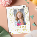 Guld Stars Faux Glitter Birthday Kids Girl Photo Vykort<br><div class="desc">Guld Stars Faux Glitter Birthday Kids Girl Photo Tack Postcard. Tack för din skoldag, tack för ditt vykort till dina vänner och din familj. Ladda upp fotot och anpassa vykortet med ditt namn och din text. Kortet har gyllene stjärnor och faux glitter-punkter. Underbart som tack för att du fick kort...</div>