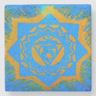 guld- tantric symbol på blått stenunderlägg