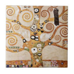 Guld träd | Gustav Klimt-vykort Kakelplatta<br><div class="desc">Denna bricka är ett äkta påstående biet med sina komplicerade detaljer, med skarpa accenter från guld och med högkvalitativa hantverksmetoder för keramik. Perfekt för konstentusiaster, älskare och de som uppskattar unika och snyggt hemdekanter, denna keramiska platta som inspirerats av Guld är en hett som sömlöst blandar konst med contemporary. Öka...</div>