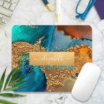 Guld turkos orange marble vattencolor monogram musmatta<br><div class="desc">Ett glatt, faux-guld-band med din manustypografi namn täcker över en rik, guld-vektad, turkosblå och gult orange vattenfärgsbakgrund för elegant, trendig, girighet, eget namn mousepad. Gör en chic och snyggt påstående varje gång du användor den. En underbar gåva till en vän, förutom dig själv! Skriv bara i valfri namn och du...</div>