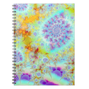 Guld- violett snäckor, abstrakt Fractalhav Anteckningsbok Med Spiral