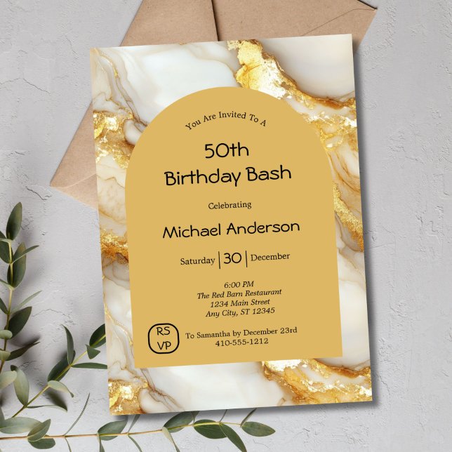 Guld Vit Svart Marmor Båge 50-årsdag Han Henne Inbjudningar (Gold White Marble Modern Arch 50th Birthday invitation for him or her)