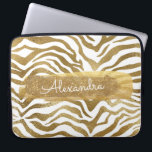 Guld & White Zebra Animal Print med Guld Glitter<br><div class="desc">Guld och White Zebra Animal Print med Guld Glitter Monogram Namn Fodral. Det här fodral kan anpassas så att det inkluderar ditt första namn.</div>