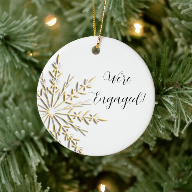 Guld Winter Snowflake on White Förlovning Julgransprydnad Keramik (Träd)