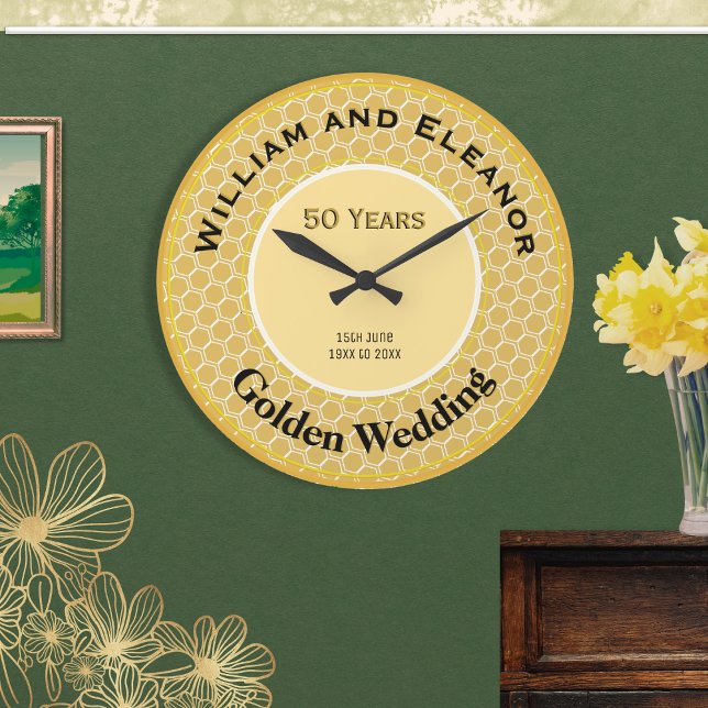 Guldbröllop 50-årsjubileum 50 år Bikake Stor Klocka (A personalized Golden Wedding 50th Anniversary clock with honeycomb design. An ideal keepsake gift.)