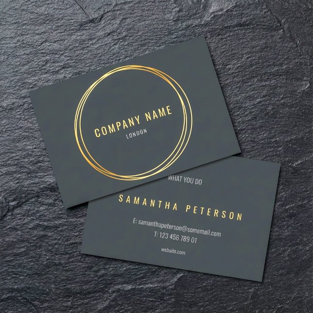 Guldeffekt, guldringar, mörkgrå fet text visitkort (Gold effect, gold rings, dark grey bold text business card.)