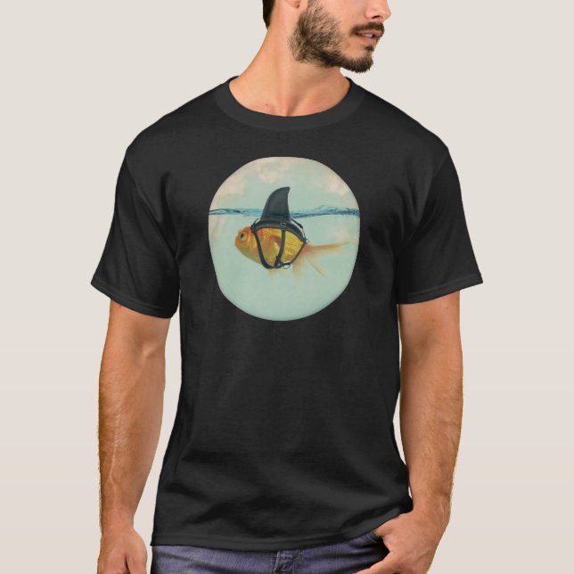 Guldfisk med hajfena t shirt (Framsida)