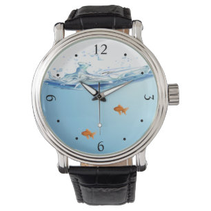 Guldfisk under vattenakvariet armbandsur
