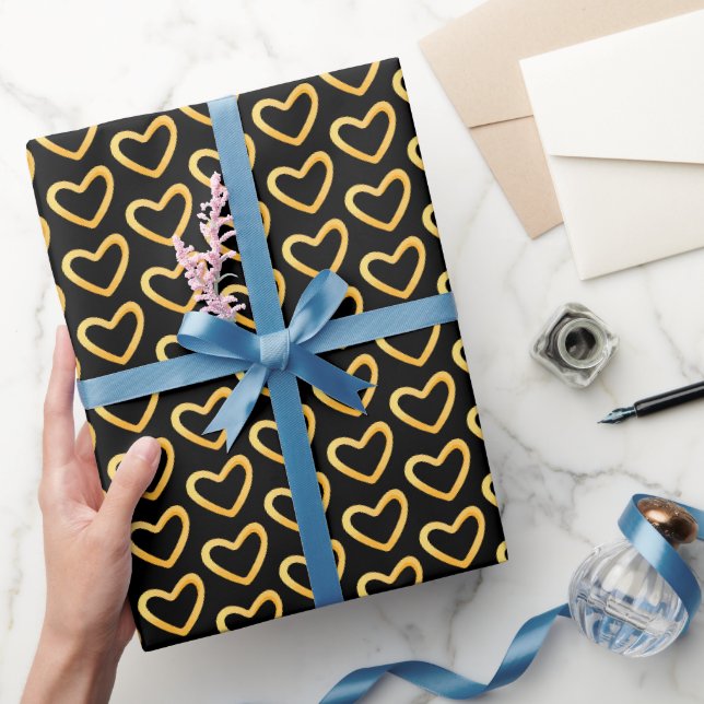 Guldhjärta på svart bakgrund Presentpapper  (Gifting)