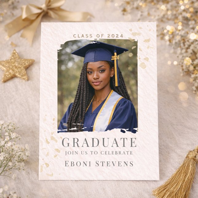Guldkonfettporträttinbjudan Inbjudningar (Gold confetti graduation portrait layout with cream background for senior celebration gathering)