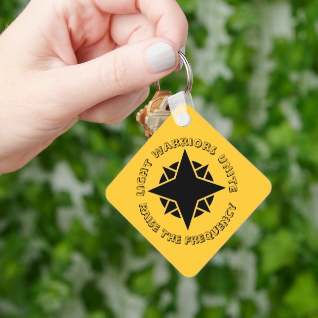 Guldljuskrigare förenas nyckelring (Hand)