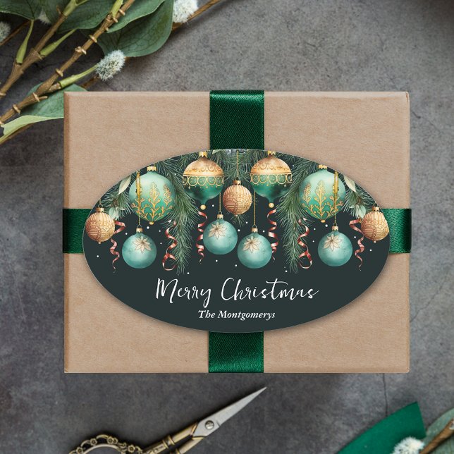 Guldpynt Julgran Ovalt Klistermärke (Gold and green tree ornaments Merry Christmas oval stickers 4.5" x 2.7")